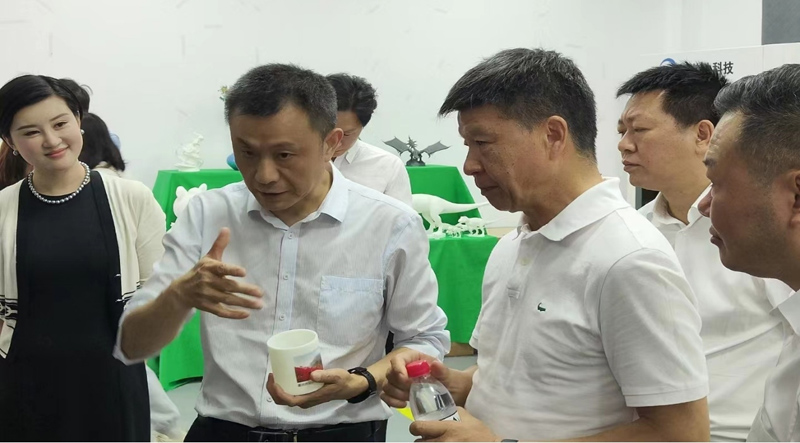 2023年5月14日，中国科学院院士、厦门大学教授、博士导师孙世刚、万州区委副区长颜森等领导一行莅临重庆瑞佳达科技有限公司指导3D打印技术工作。
