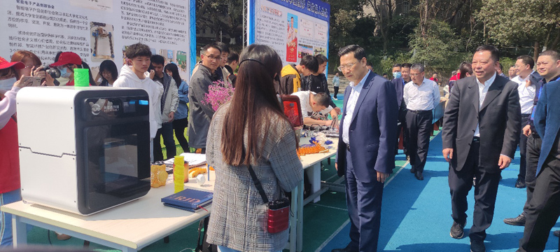 2022年3月11日，重庆瑞佳达科技3D打印科教进校园走进重庆三峡职业学院，向市教委领导、学校师生近距离展示了3D打印机设备和作品。受到市教委领导们的工作肯定好评。